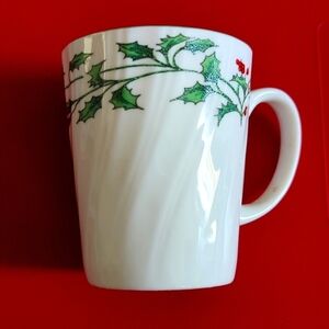 Totally Today Holly Leaf Cup Christmas Holiday